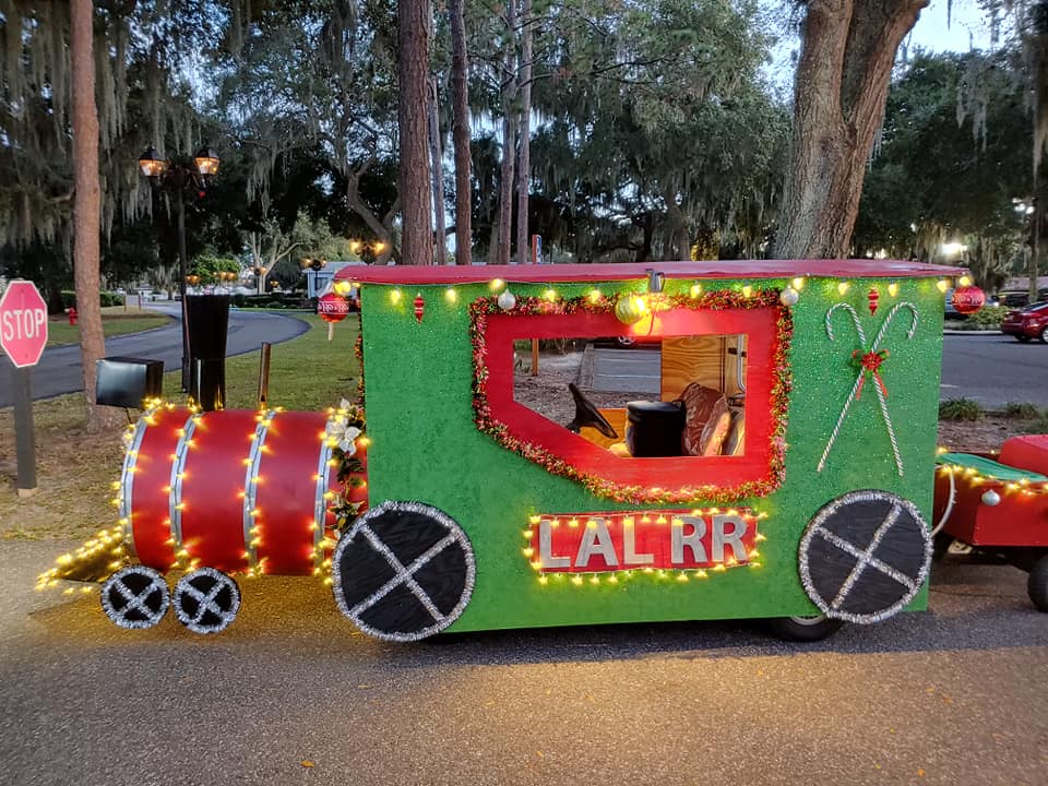 Lakes at Leesburg Annual Golf Cart Christmas Parade Spreads Holiday Cheer -  Four Star Homes