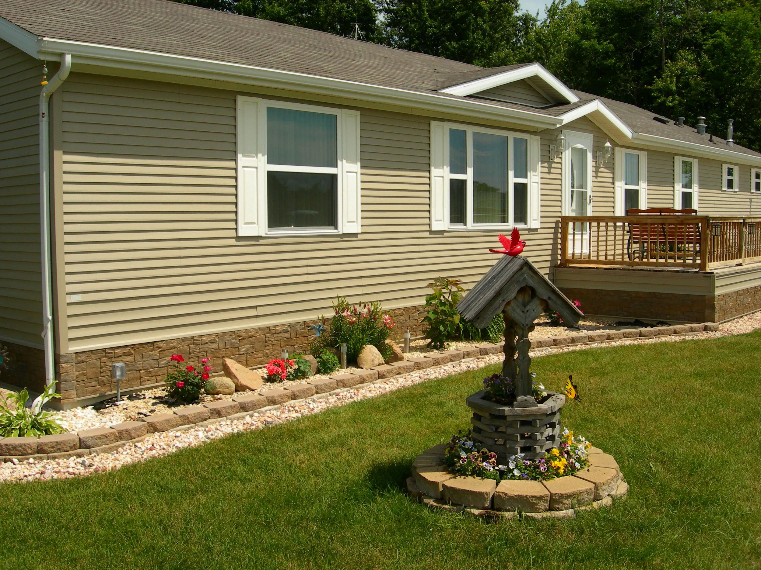 Low-Maintenance Landscaping Tips for Mobile Homes